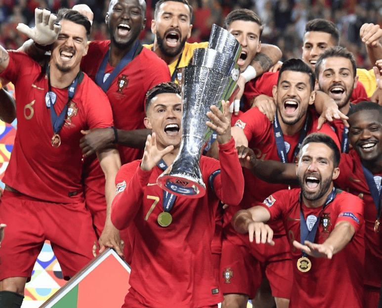 欧洲足球联赛的冠军之争激烈开启 欧洲足球联赛的冠军之争激烈开启