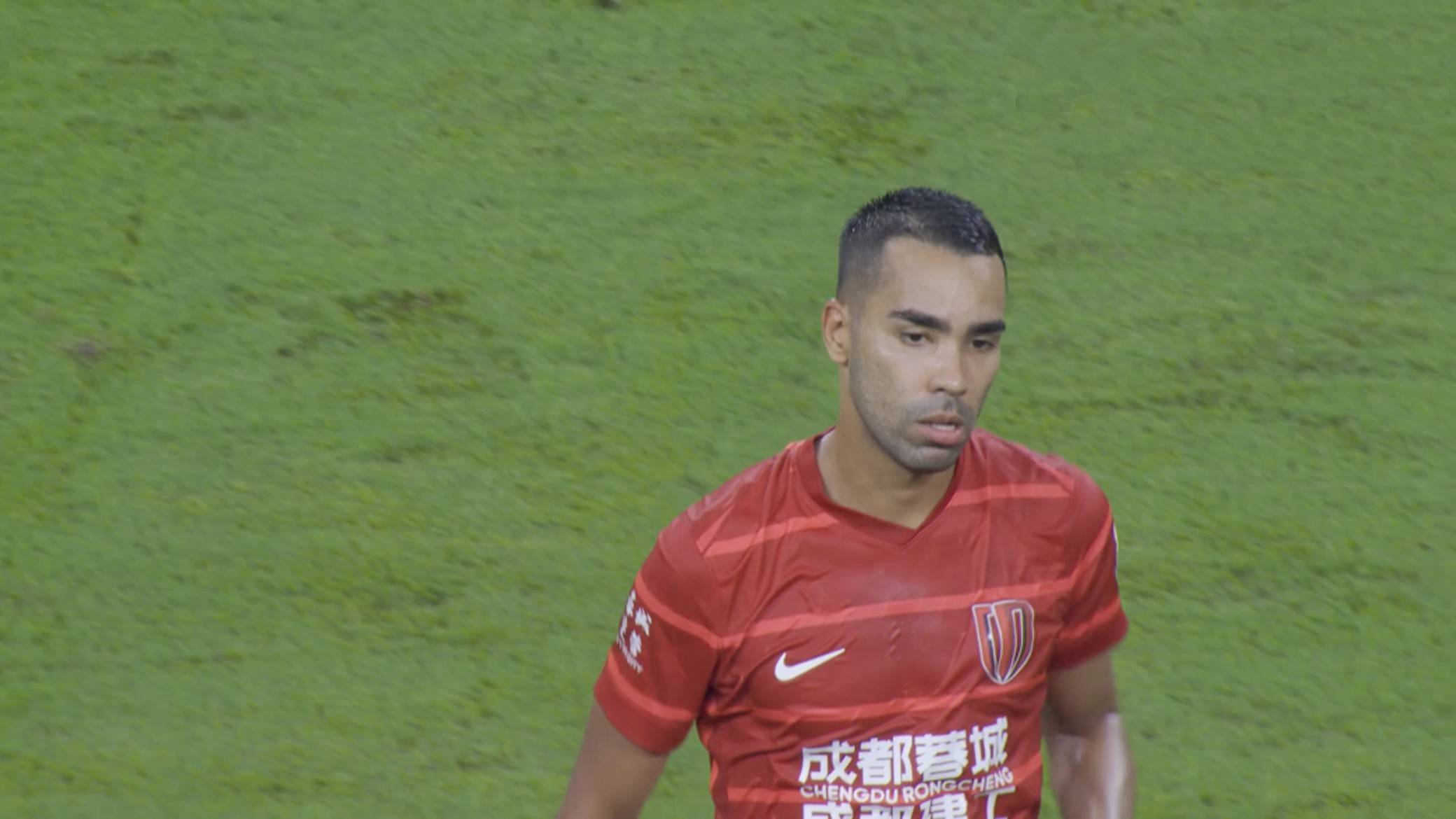 踢了个好球队后球员信心大增，主教练争取顶级后卫的简单介绍