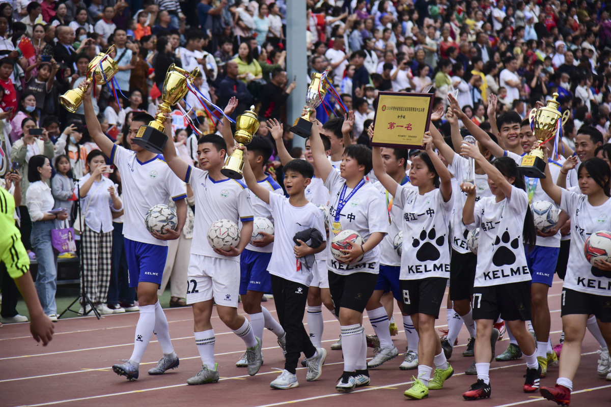 运动员们集结一堂,激烈角逐即将展开 运动员们集结一堂,激烈角逐即将展开