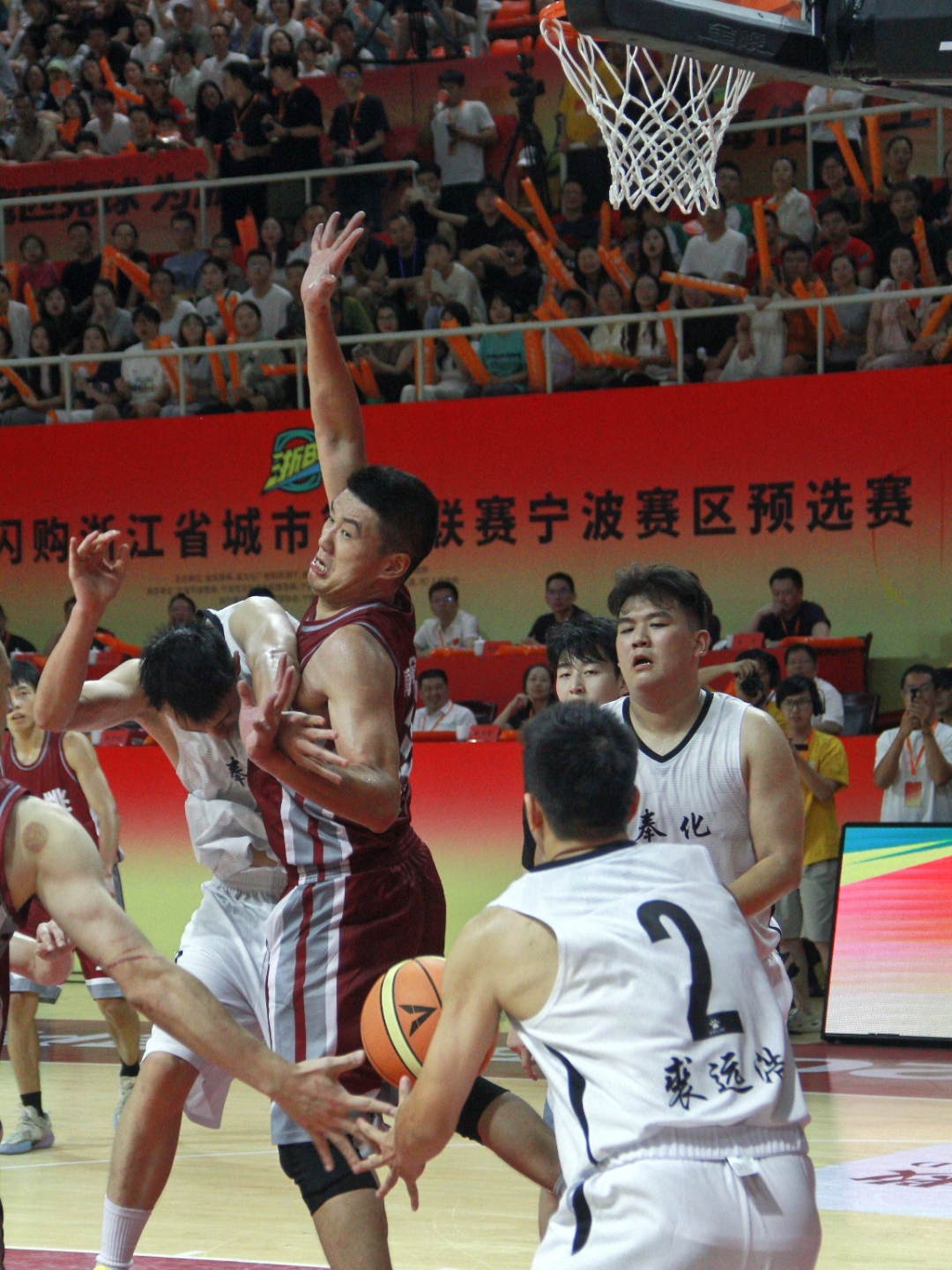 激烈角逐层出不穷,赛场氛围火爆的简单介绍 激烈角逐层出不穷,赛场氛围火爆的简单介绍